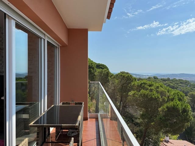 3 bedroom Villa for sale in Sant Feliu de Guíxols - € 695,000 (Ref: 9107626)