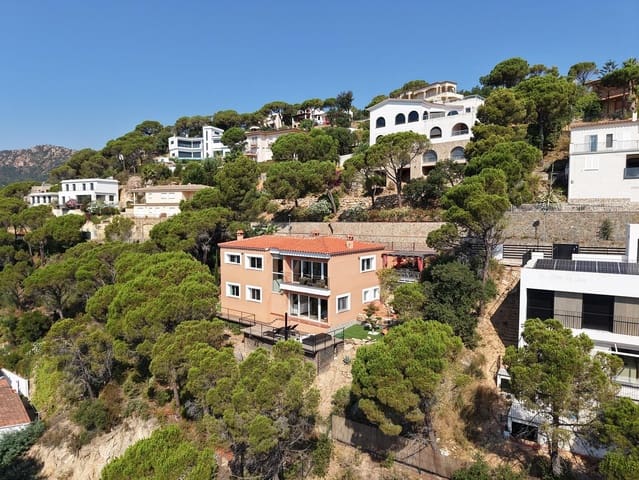 3 bedroom Villa for sale in Sant Feliu de Guíxols - € 610,000 (Ref: 9107626)