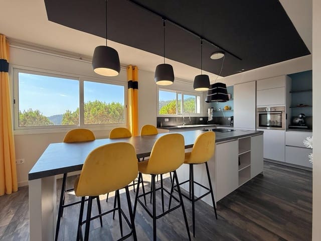 3 bedroom Villa for sale in Sant Feliu de Guíxols - € 610,000 (Ref: 9107626)