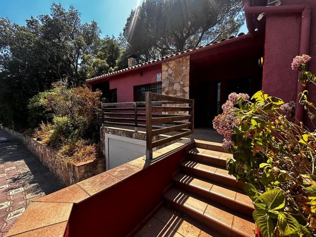 4 sypialnia Willa na sprzedaż w Santa Cristina d'Aro z basenem garażem - 385 000 € (Ref: 9110297)