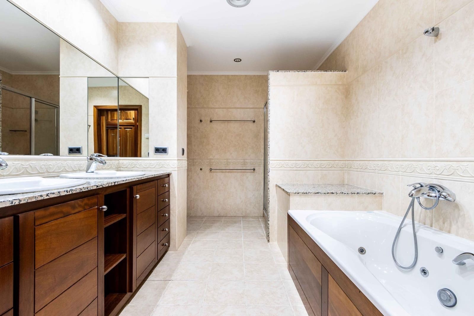 Chalet de 6 habitaciones en Sa Riera en venta con garaje - 1.290.000 € (Ref: 9118727)