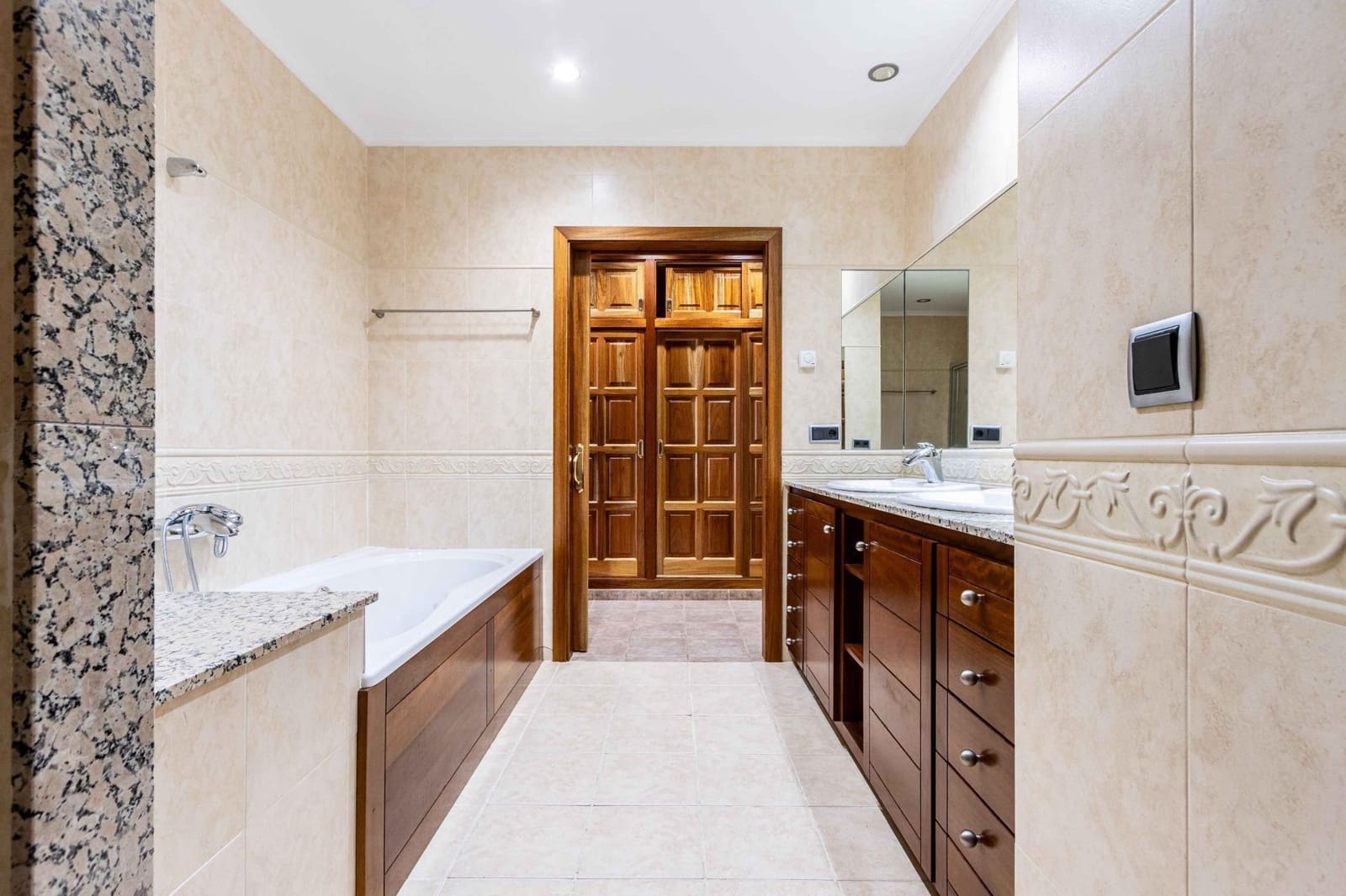 Chalet de 6 habitaciones en Sa Riera en venta con garaje - 1.290.000 € (Ref: 9118727)