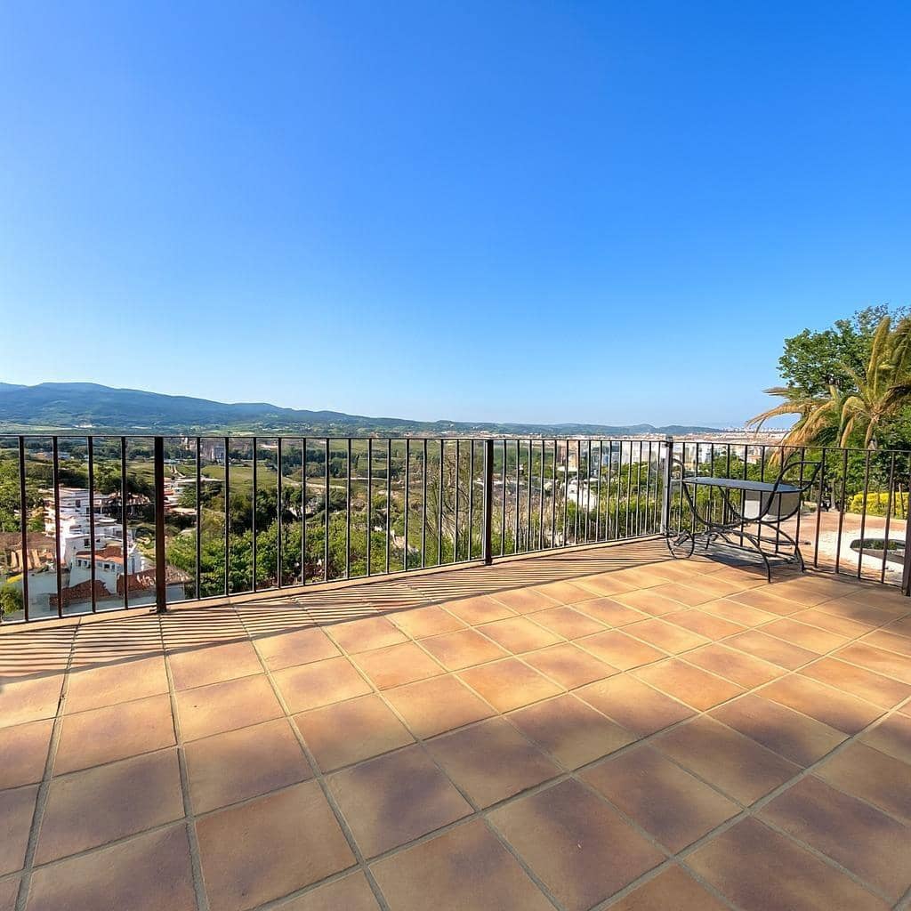 4 chambre Villa/Maison à vendre à Sant Antoni de Calonge avec piscine garage - 750 000 € (Ref: 9349573)