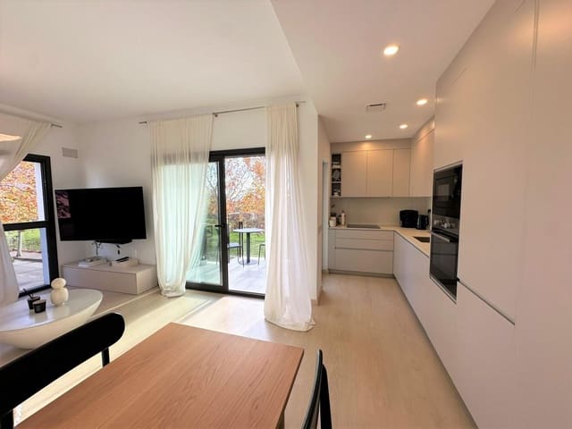 Ático de 3 habitaciones en Platja d'Aro, Castell-Platja d'Aro en venta con piscina garaje - 400.000 € (Ref: 9530546)