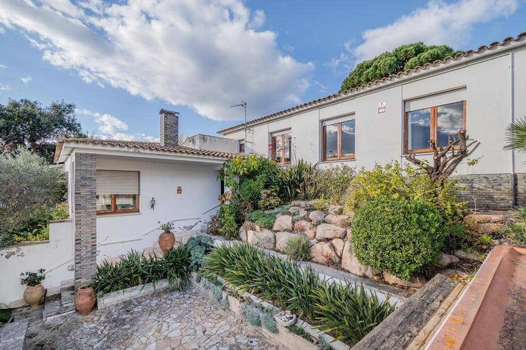 Chalet de 4 habitaciones en Sant Feliu de Guíxols en venta con garaje - 750.000 € (Ref: 9605006)
