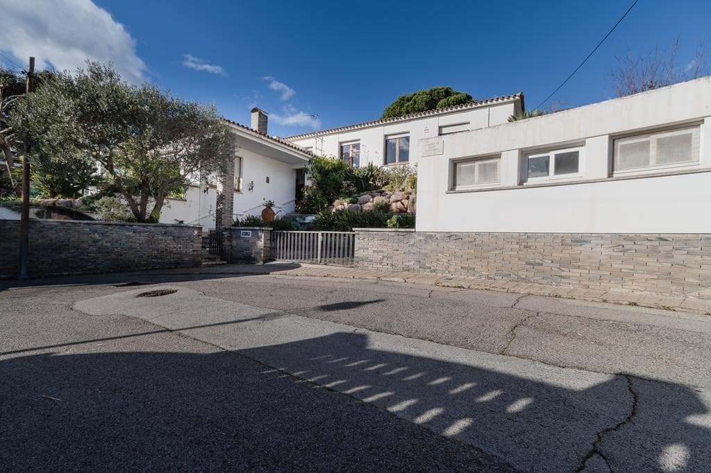 Chalet de 4 habitaciones en Sant Feliu de Guíxols en venta con garaje - 750.000 € (Ref: 9605006)