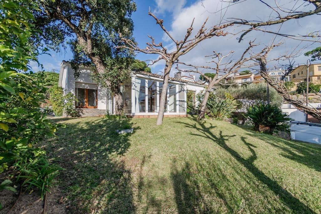 Chalet de 4 habitaciones en Sant Feliu de Guíxols en venta con garaje - 750.000 € (Ref: 9605006)