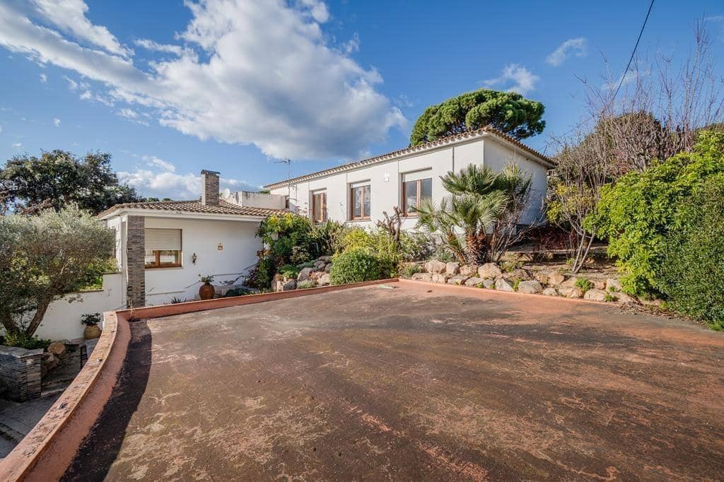 Chalet de 4 habitaciones en Sant Feliu de Guíxols en venta con garaje - 750.000 € (Ref: 9605006)