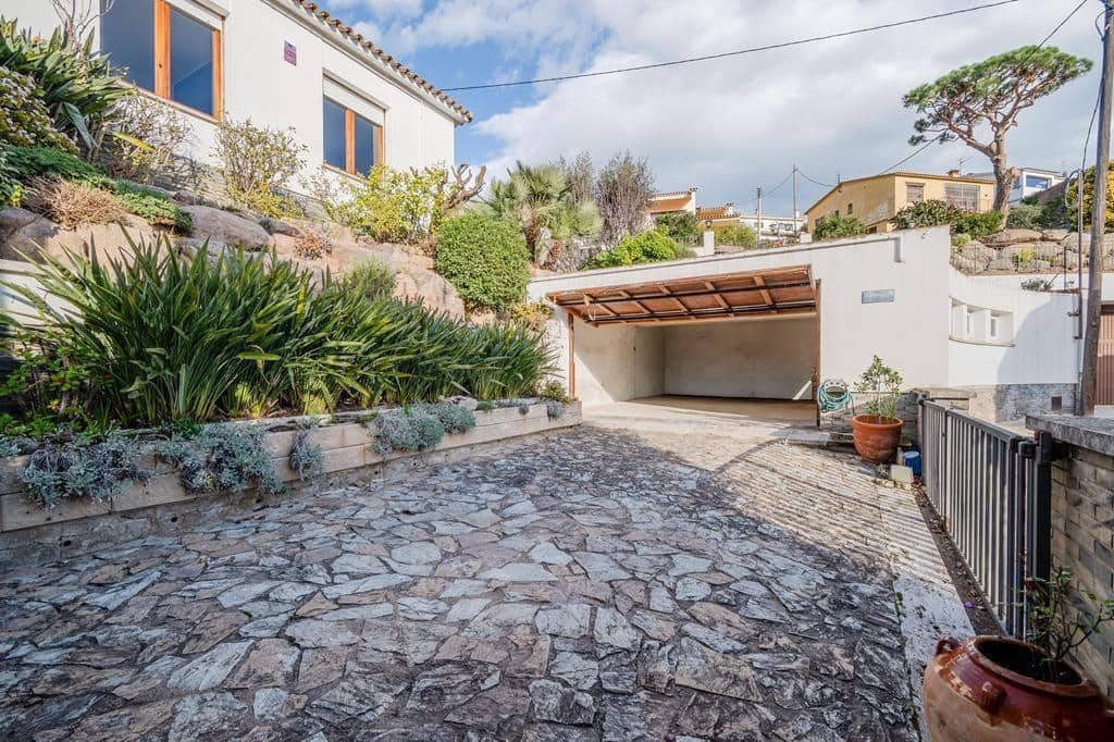 Chalet de 4 habitaciones en Sant Feliu de Guíxols en venta con garaje - 750.000 € (Ref: 9605006)