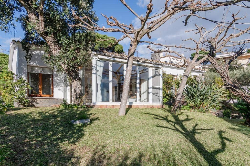 Chalet de 4 habitaciones en Sant Feliu de Guíxols en venta con garaje - 750.000 € (Ref: 9605006)