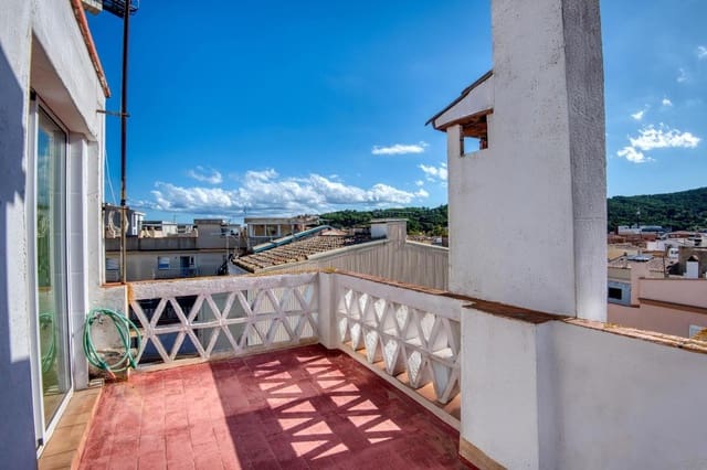 5 bedroom Villa for sale in Sant Feliu de Guíxols with garage - € 600,000 (Ref: 9625688)