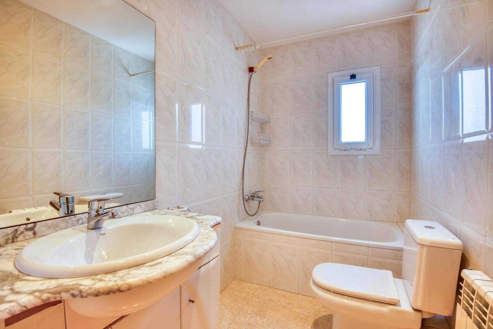 5 bedroom Villa for sale in Sant Feliu de Guixols with garage - € 600,000 (Ref: 9625688)