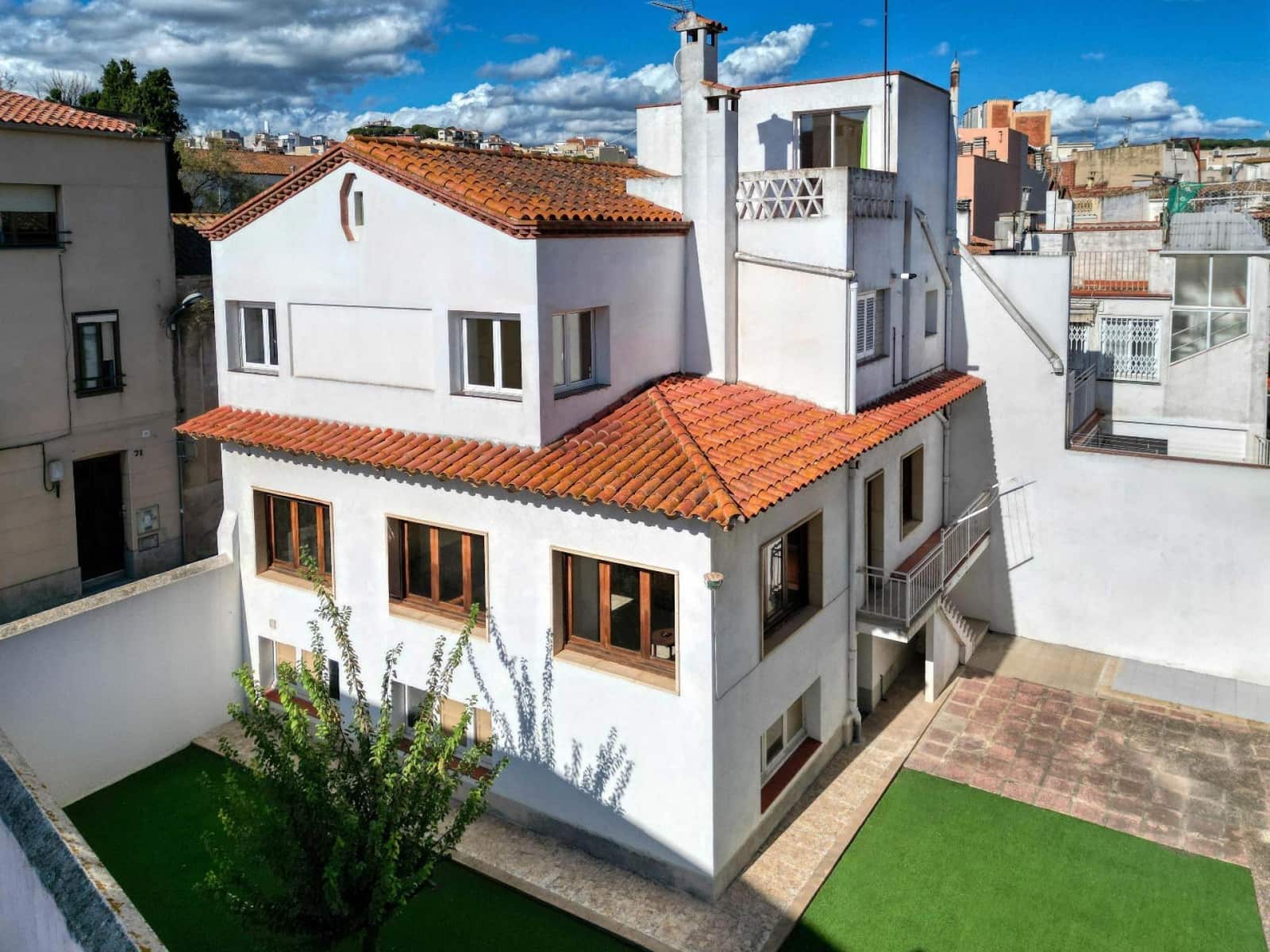 5 bedroom Villa for sale in Sant Feliu de Guixols with garage - € 600,000 (Ref: 9625688)