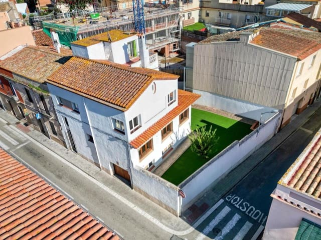 5 sypialnia Willa na sprzedaż w Sant Feliu de Guíxols z garażem - 600 000 € (Ref: 9625688)