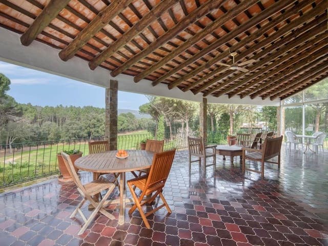 4 soverom Villa til salgs i Santa Cristina d'Aro med svømmebasseng garasje - € 895 000 (Ref: 9630003)