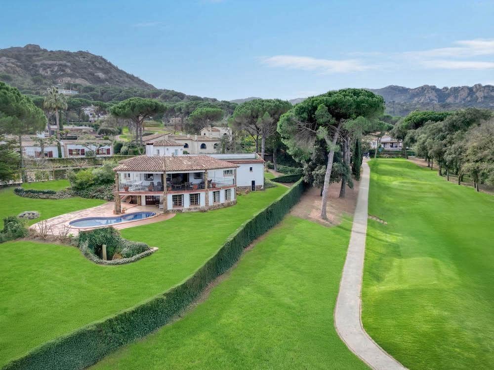4 bedroom Villa for sale in Santa Cristina d'Aro with pool garage - € 895,000 (Ref: 9630003)