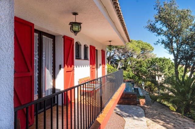 4 slaapkamer Villa te koop in Sant Feliu de Guíxols met zwembad garage - € 998.000 (Ref: 9640379)