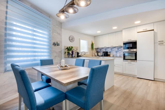 3 makuuhuone Rivitalo myytävänä paikassa Sant Feliu de Guíxols - 370 000 € (Ref: 9682499)