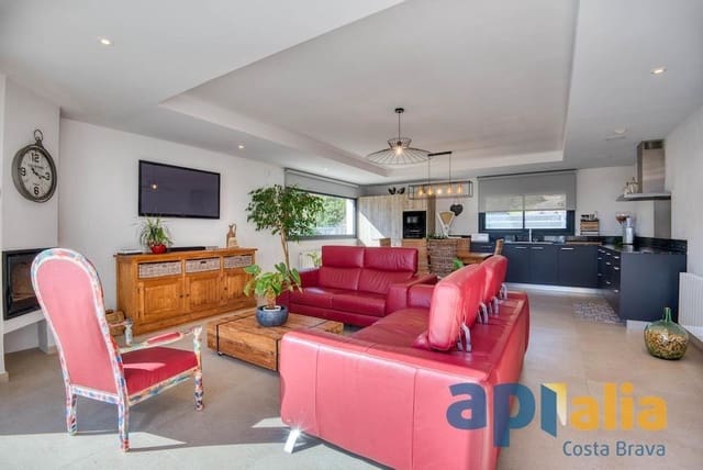 4 chambre Villa/Maison à vendre à Platja d'Aro, Castell-Platja d'Aro avec piscine garage - 790 000 € (Ref: 9738583)