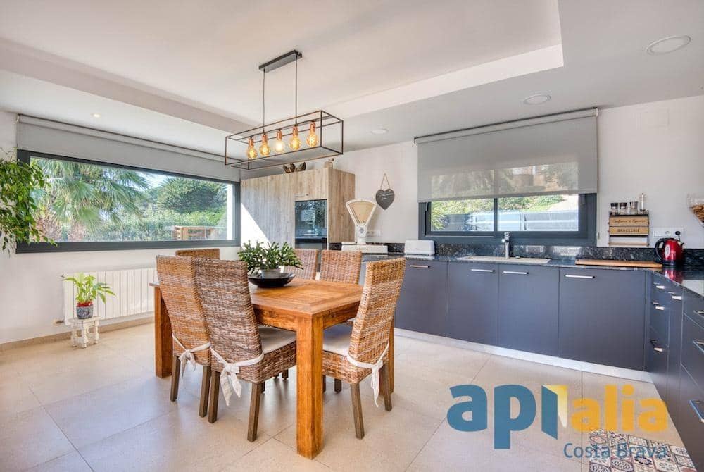 4 chambre Villa/Maison à vendre à Platja d'Aro avec piscine garage - 790 000 € (Ref: 9738583)