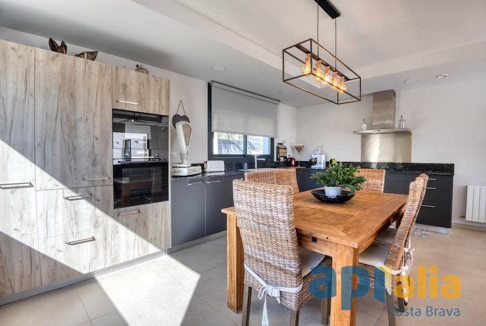 4 chambre Villa/Maison à vendre à Platja d'Aro avec piscine garage - 790 000 € (Ref: 9738583)