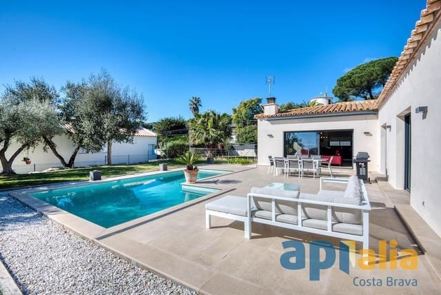 4 chambre Villa/Maison à vendre à Platja d'Aro, Castell-Platja d'Aro avec piscine garage - 790 000 € (Ref: 9738583)