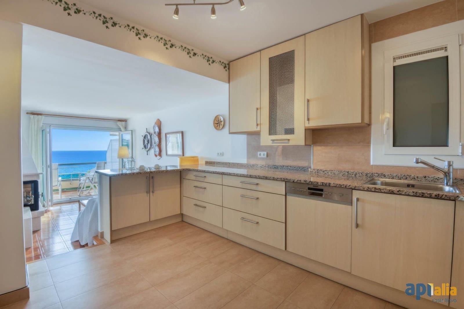 2 bedroom Flat for sale in Sant Feliu de Guixols - € 375,000 (Ref: 9747051)