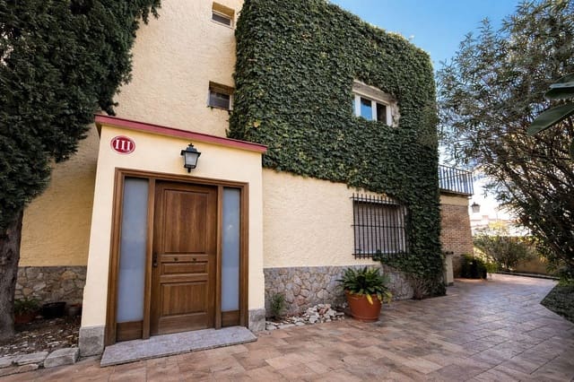 5 soveværelse Villa til salg i Sant Antoni de Calonge, Calonge i Sant Antoni med swimmingpool garage - € 585.000 (Ref: 9840373)