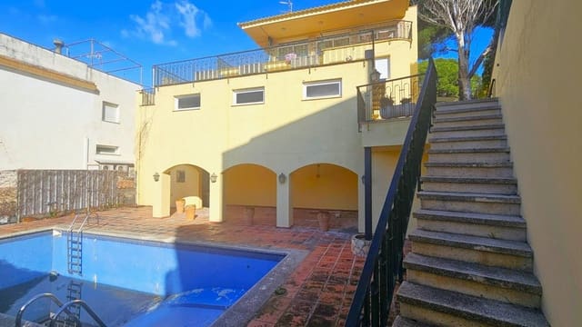 5 soveværelse Villa til salg i Sant Antoni de Calonge, Calonge i Sant Antoni med swimmingpool garage - € 585.000 (Ref: 9840373)