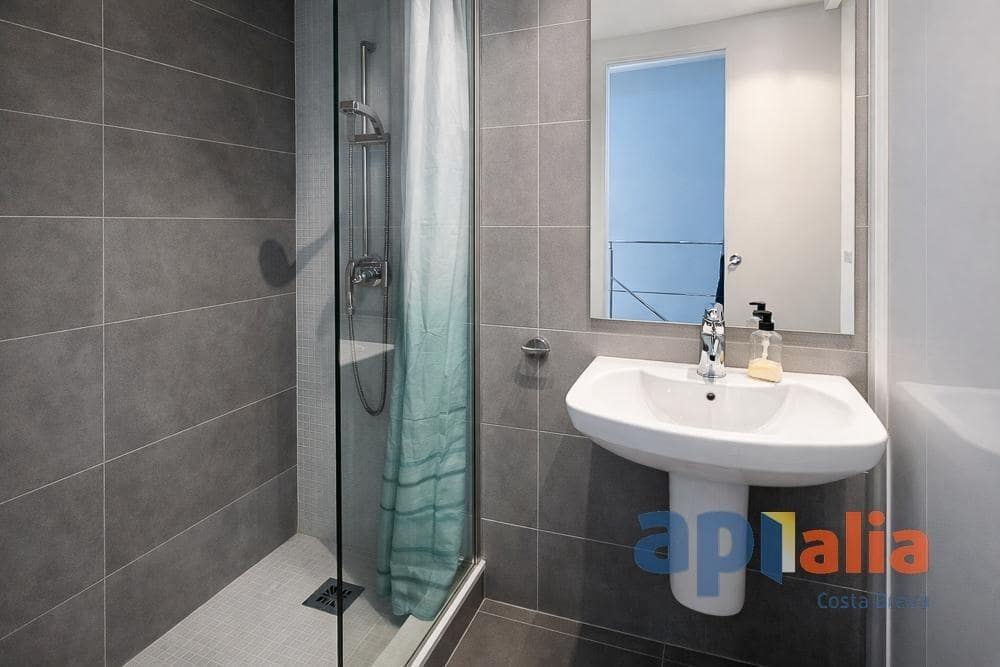 2 bedroom Apartment for sale in Platja d'Aro - € 320,000 (Ref: 9870232)