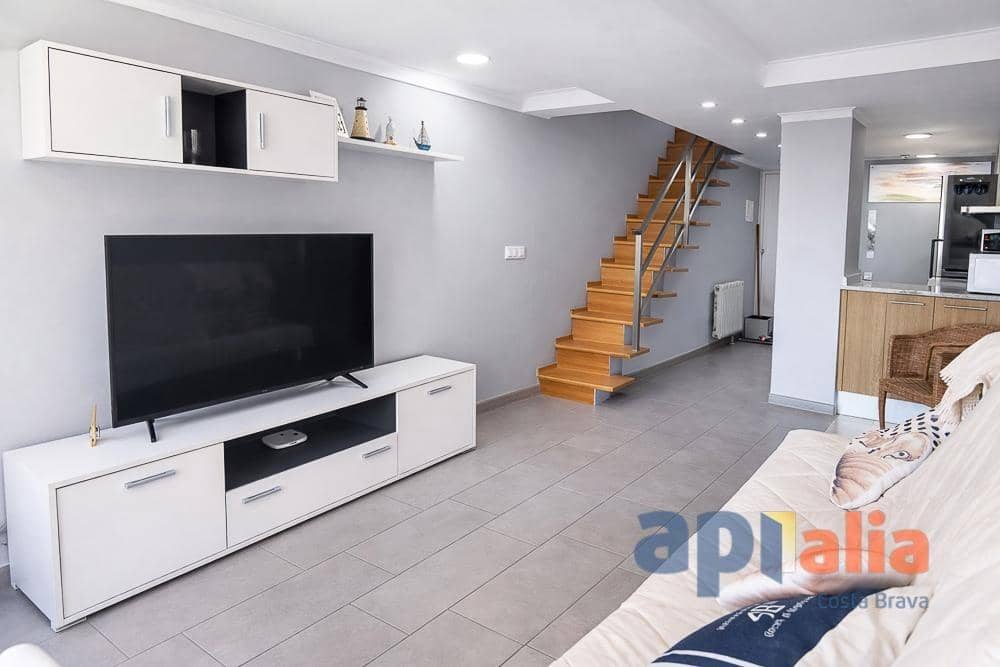 2 bedroom Apartment for sale in Platja d'Aro - € 320,000 (Ref: 9870232)