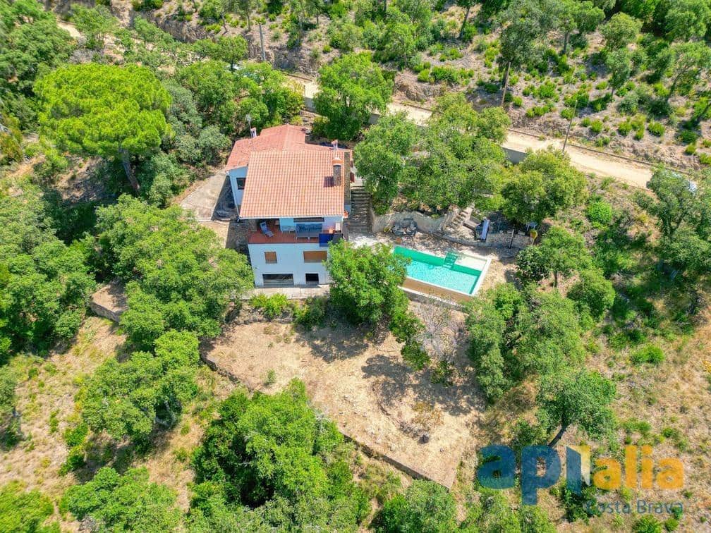 5 soveværelse Villa til salg i Santa Cristina d'Aro med swimmingpool garage - € 360.000 (Ref: 9915858)