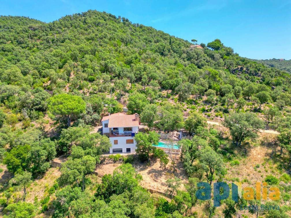 5 soveværelse Villa til salg i Santa Cristina d'Aro med swimmingpool garage - € 360.000 (Ref: 9915858)
