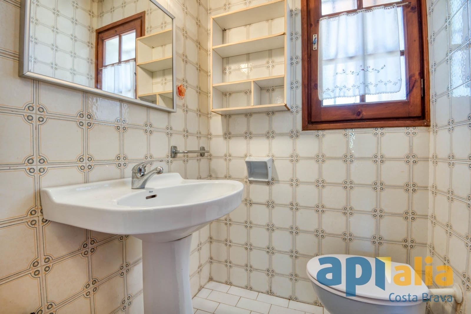 5 soveværelse Villa til salg i Santa Cristina d'Aro med swimmingpool garage - € 360.000 (Ref: 9915858)