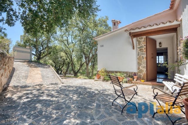 5 soveværelse Villa til salg i Santa Cristina d'Aro med swimmingpool garage - € 360.000 (Ref: 9915858)