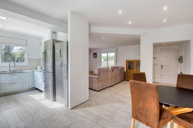 3 slaapkamer Villa te koop in Llagostera met garage - € 350.000 (Ref: 9955140)