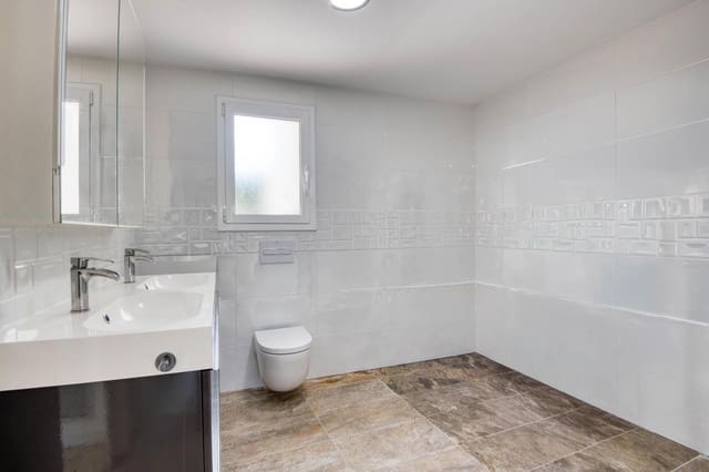 3 slaapkamer Villa te koop in Llagostera met garage - € 350.000 (Ref: 9955140)