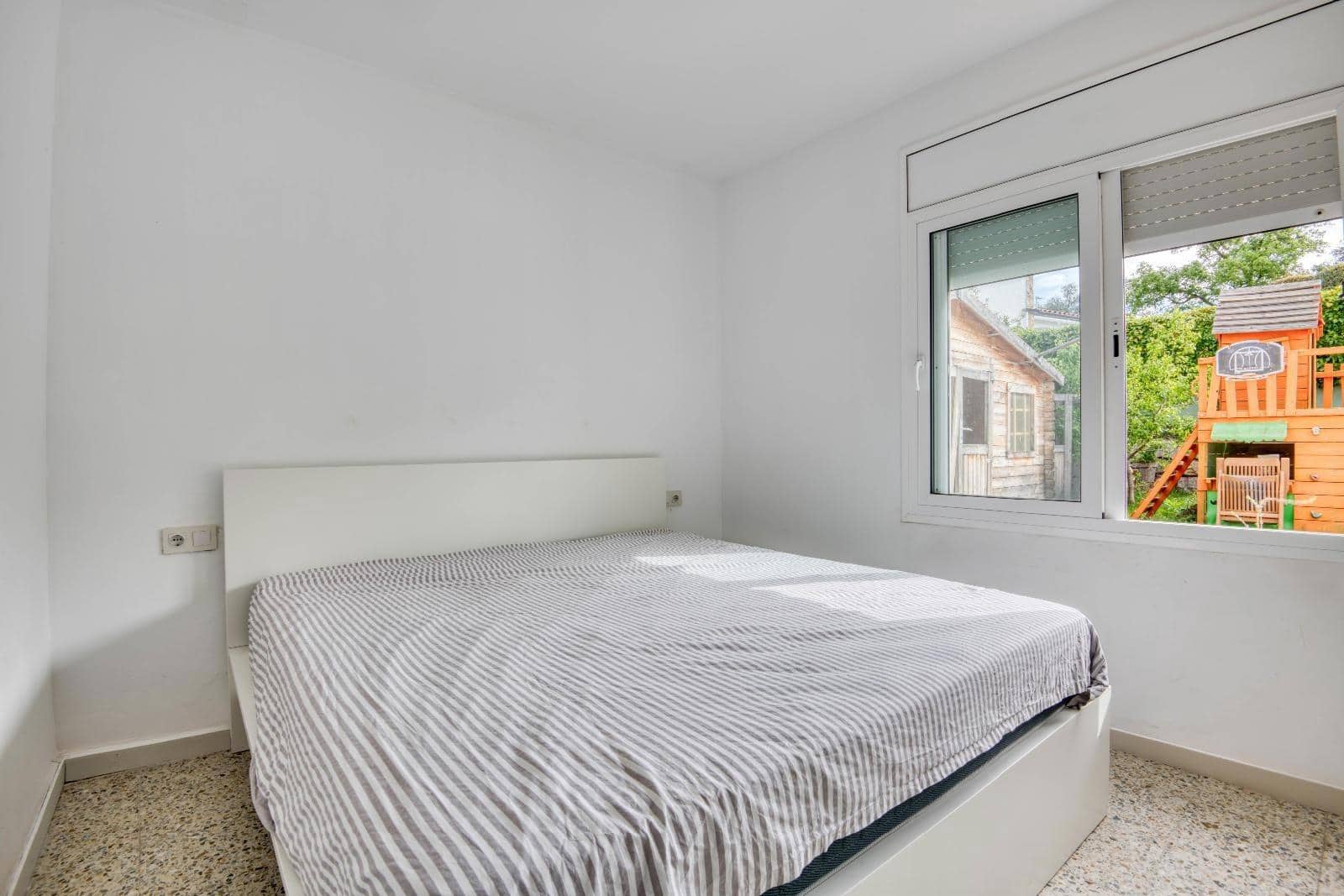 3 slaapkamer Villa te koop in Llagostera met garage - € 350.000 (Ref: 9955140)