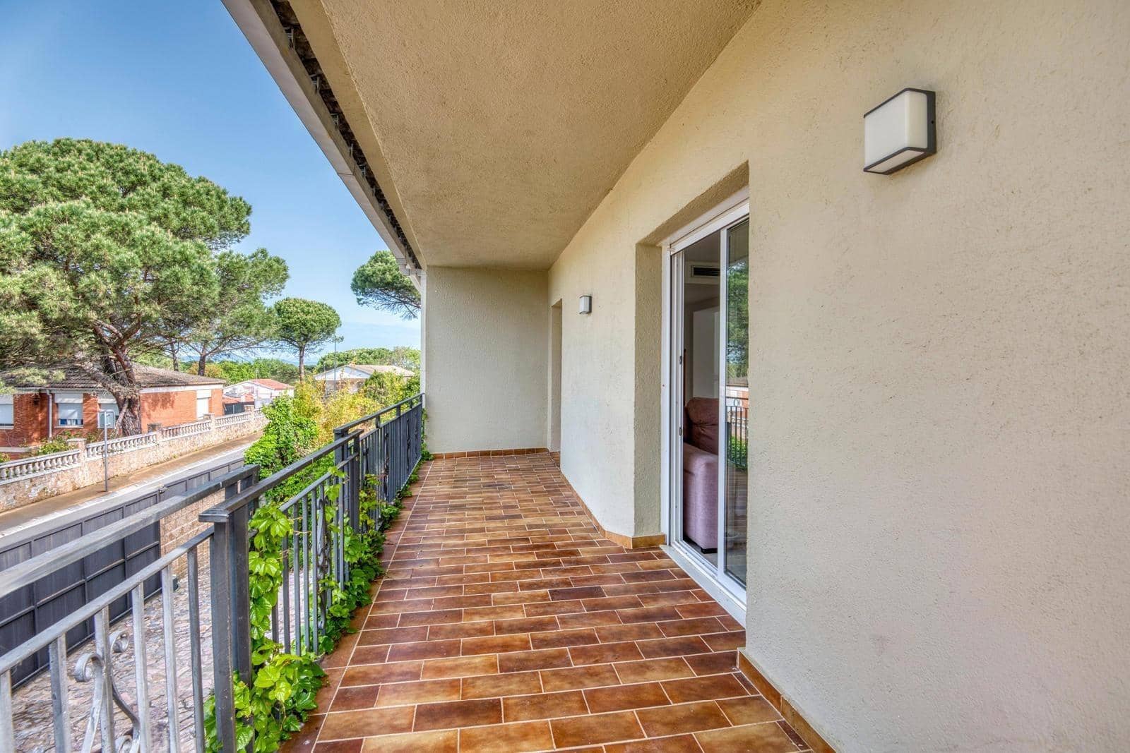 3 slaapkamer Villa te koop in Llagostera met garage - € 350.000 (Ref: 9955140)