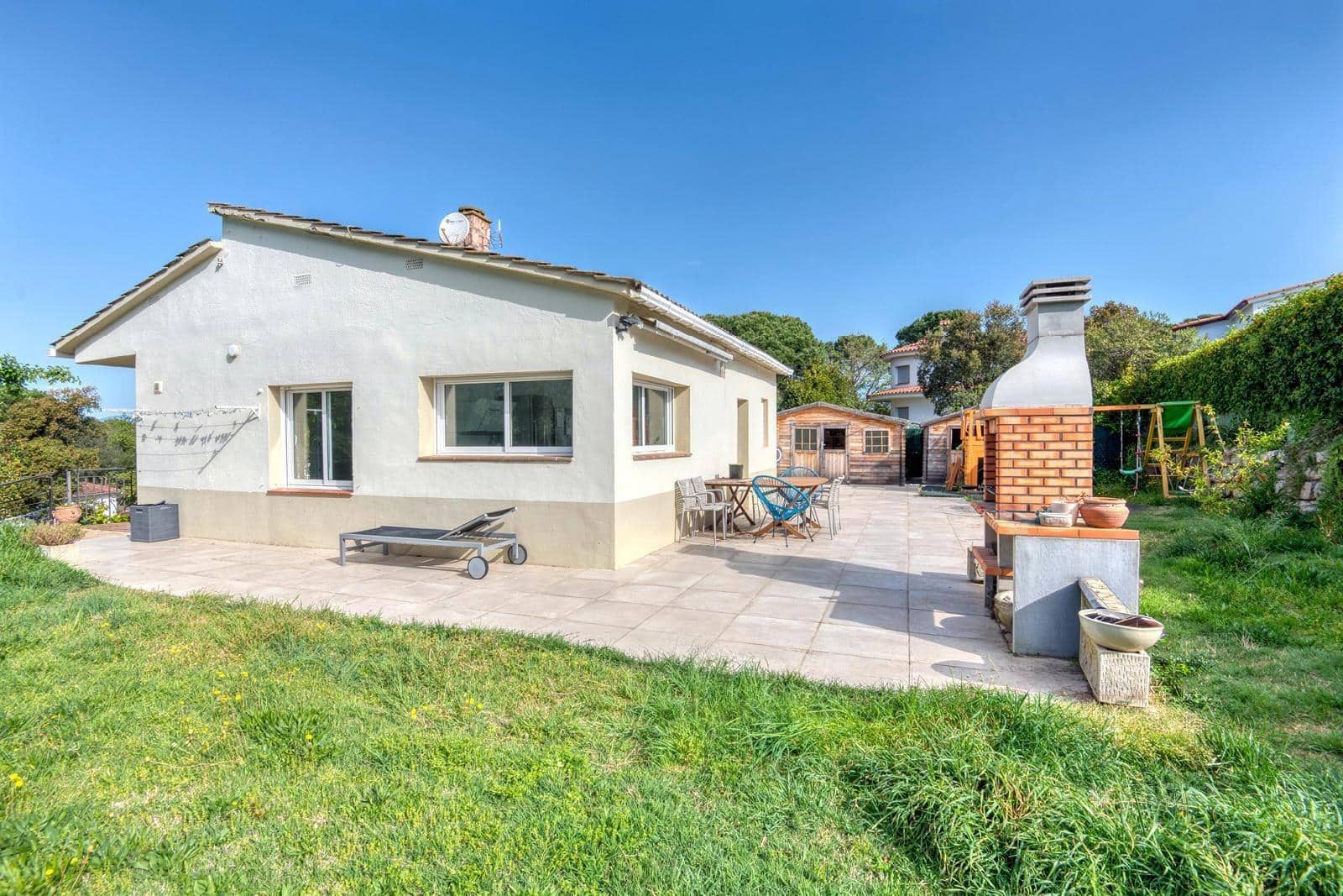 3 slaapkamer Villa te koop in Llagostera met garage - € 350.000 (Ref: 9955140)