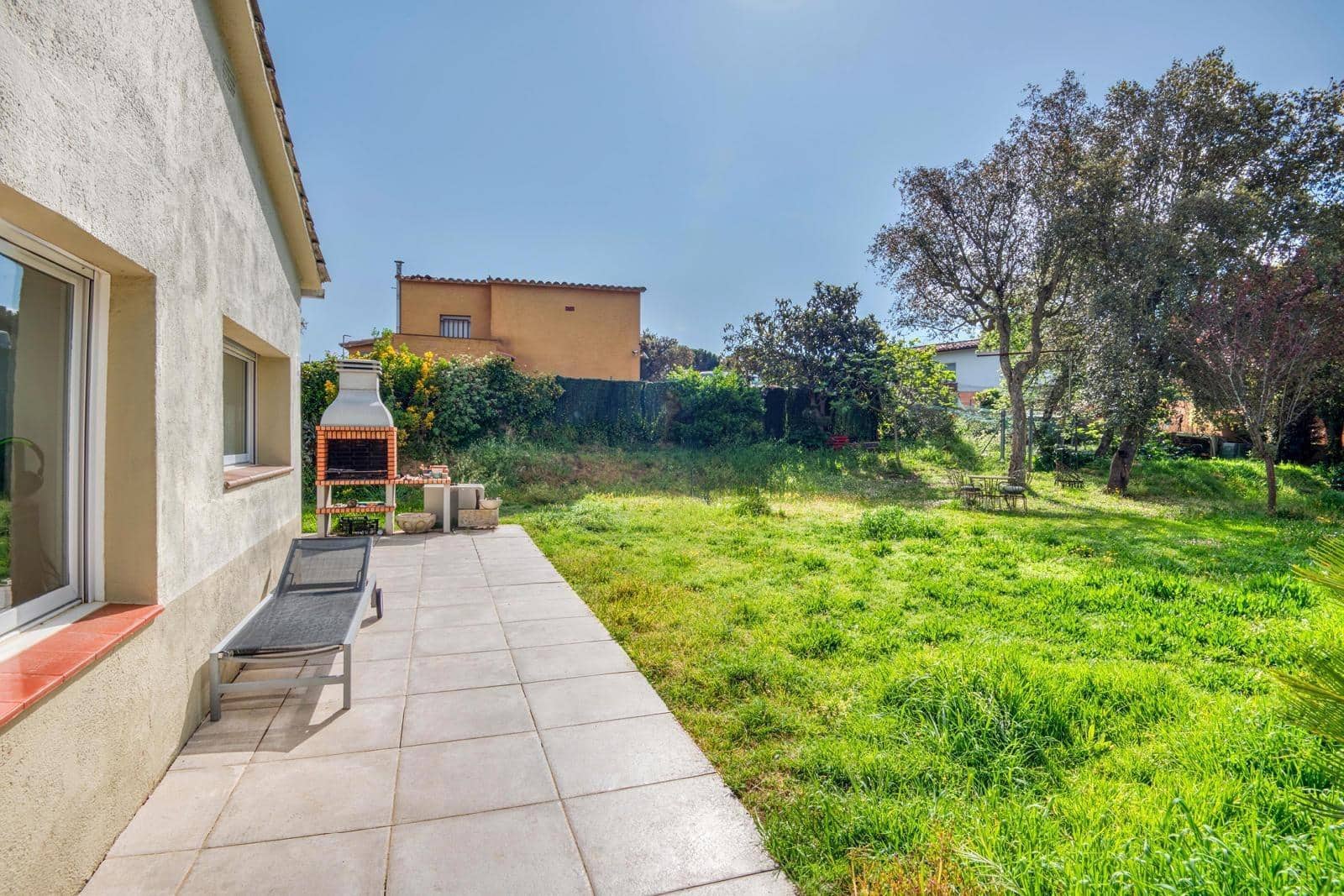 3 slaapkamer Villa te koop in Llagostera met garage - € 350.000 (Ref: 9955140)