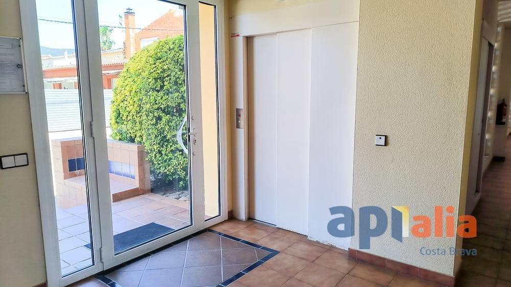 2 bedroom Apartment for sale in Calonge i Sant Antoni with pool - € 240,000 (Ref: 9955141)