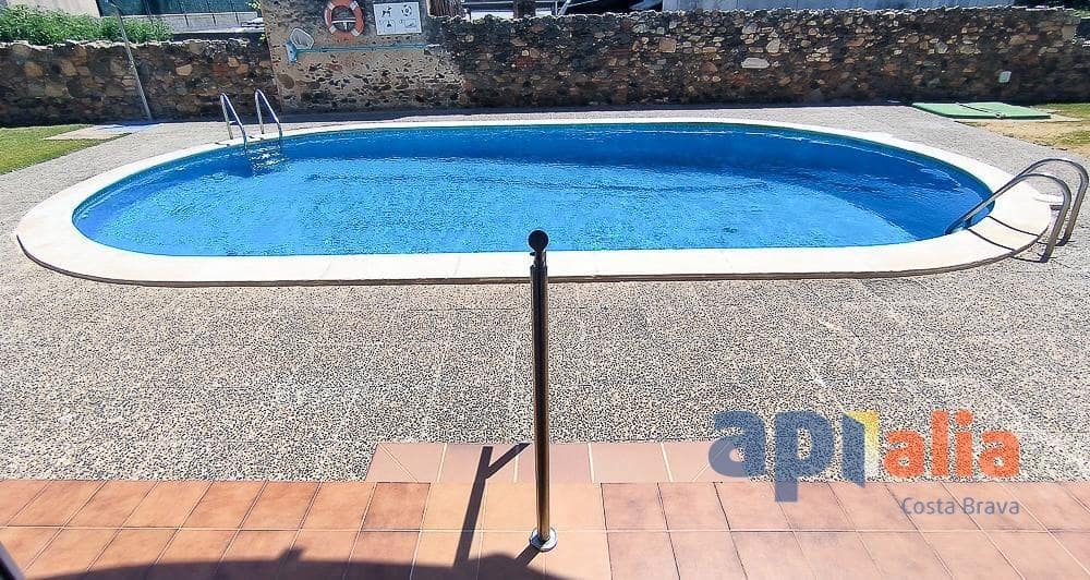 2 bedroom Apartment for sale in Calonge i Sant Antoni with pool - € 240,000 (Ref: 9955141)