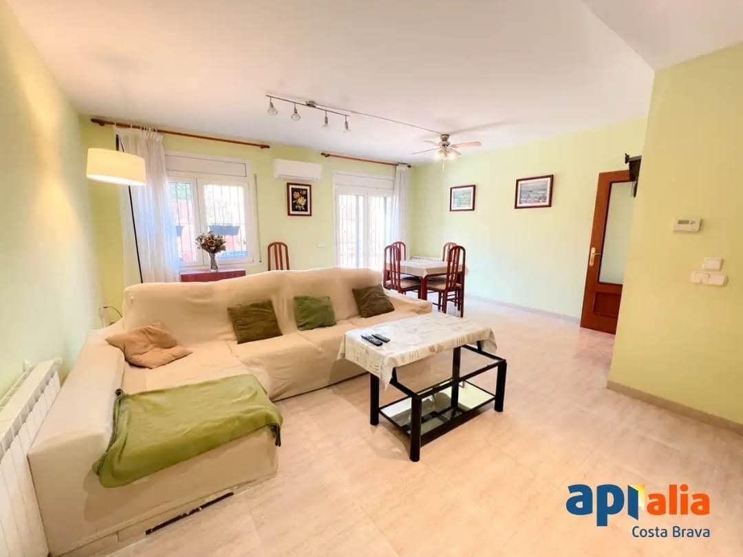 3 bedroom Apartment for sale in Sant Feliu de Guixols with garage - € 395,000 (Ref: 9958183)