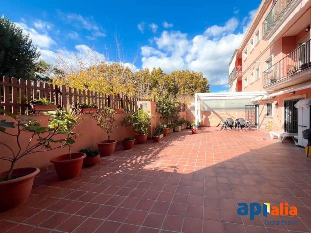 3 bedroom Apartment for sale in Sant Feliu de Guixols with garage - € 395,000 (Ref: 9958183)