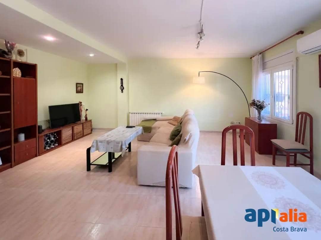 3 bedroom Apartment for sale in Sant Feliu de Guixols with garage - € 395,000 (Ref: 9958183)