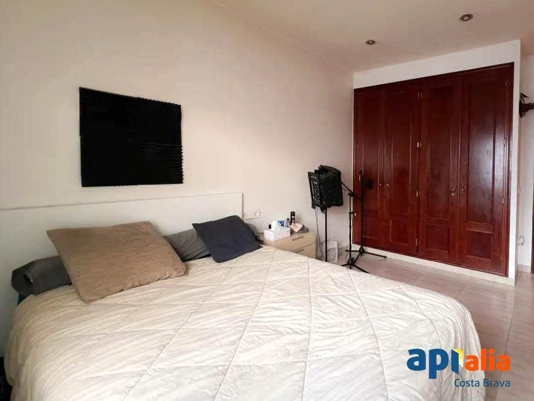 3 bedroom Apartment for sale in Sant Feliu de Guixols with garage - € 395,000 (Ref: 9958183)