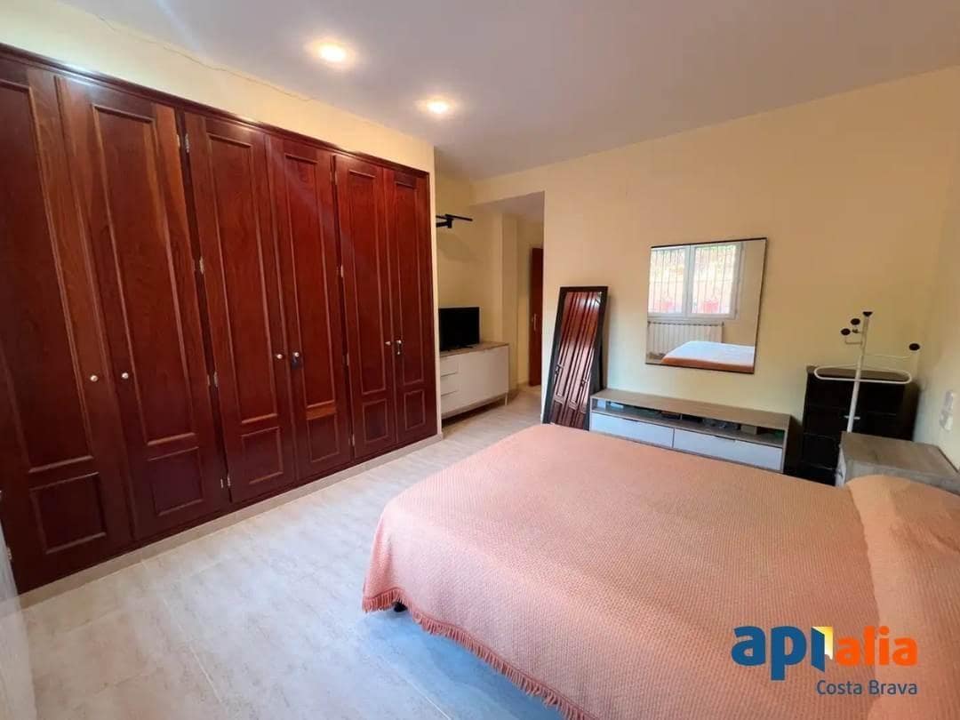 3 bedroom Apartment for sale in Sant Feliu de Guixols with garage - € 395,000 (Ref: 9958183)