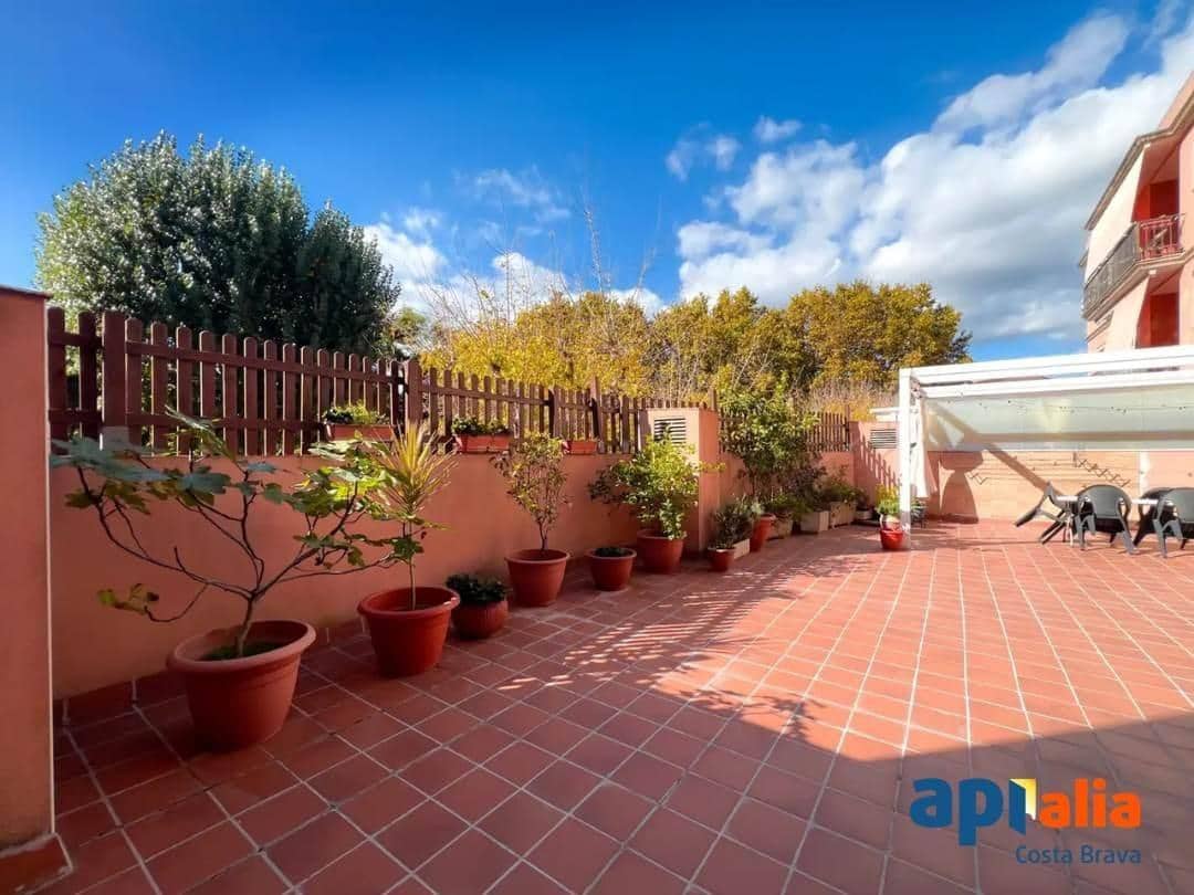 3 bedroom Apartment for sale in Sant Feliu de Guixols with garage - € 395,000 (Ref: 9958183)