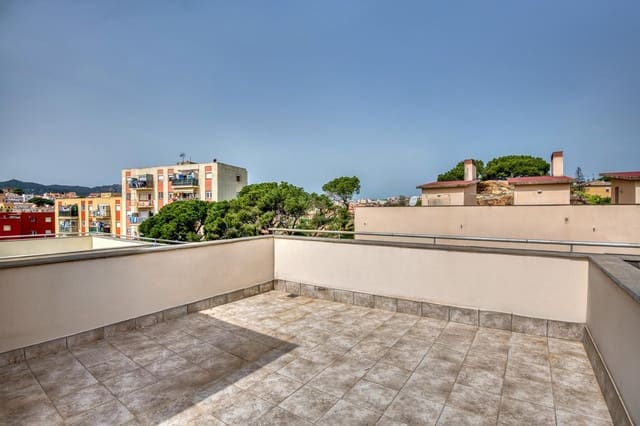 3 soverom Rekkehus til salgs i Sant Feliu de Guíxols med svømmebasseng garasje - € 358 000 (Ref: 9978919)